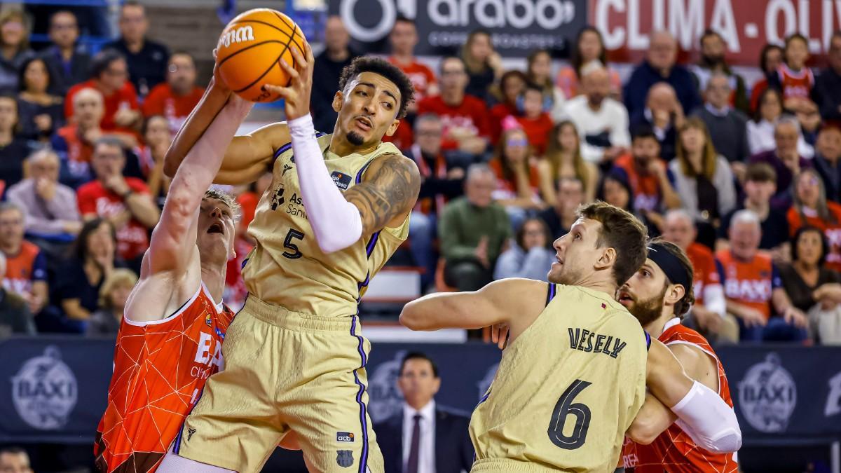 Jan Vesely, en una acción del derbi catalán ante Baxi Manresa