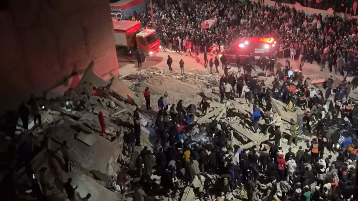 Imágenes captadas por un teléfono móvil del lugar donde se han derrumbado dos edificios en Fez (Marruecos)