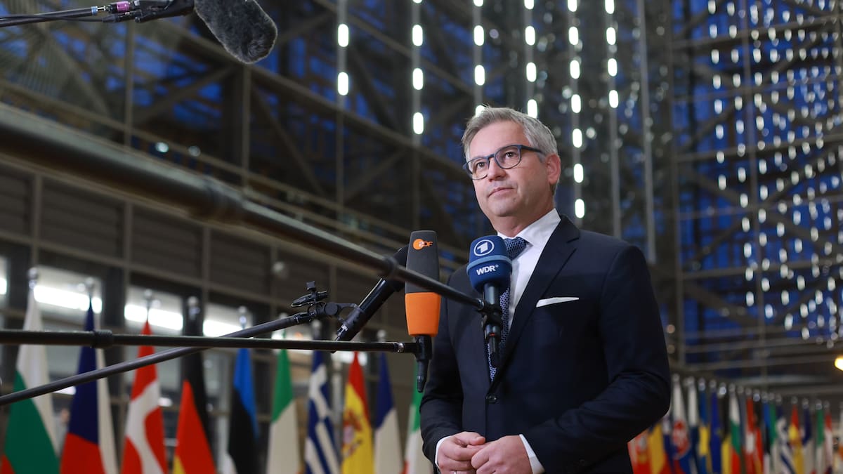 Los países de la Unión Europea llegan a un acuerdo para acelerar la deportación de migrantes a terceros países no comunitarios | Internacional