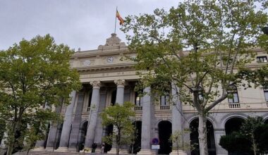 El Ibex 35 consolida los 16.700 puntos con el impulso de Mapfre e Indra