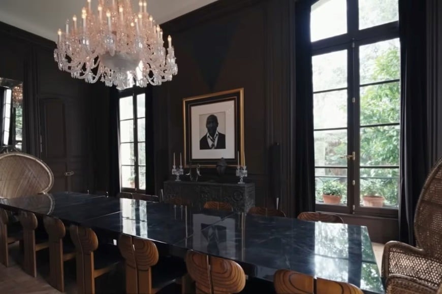 La colección incluye objetos vinculados a la música y la cultura africana.