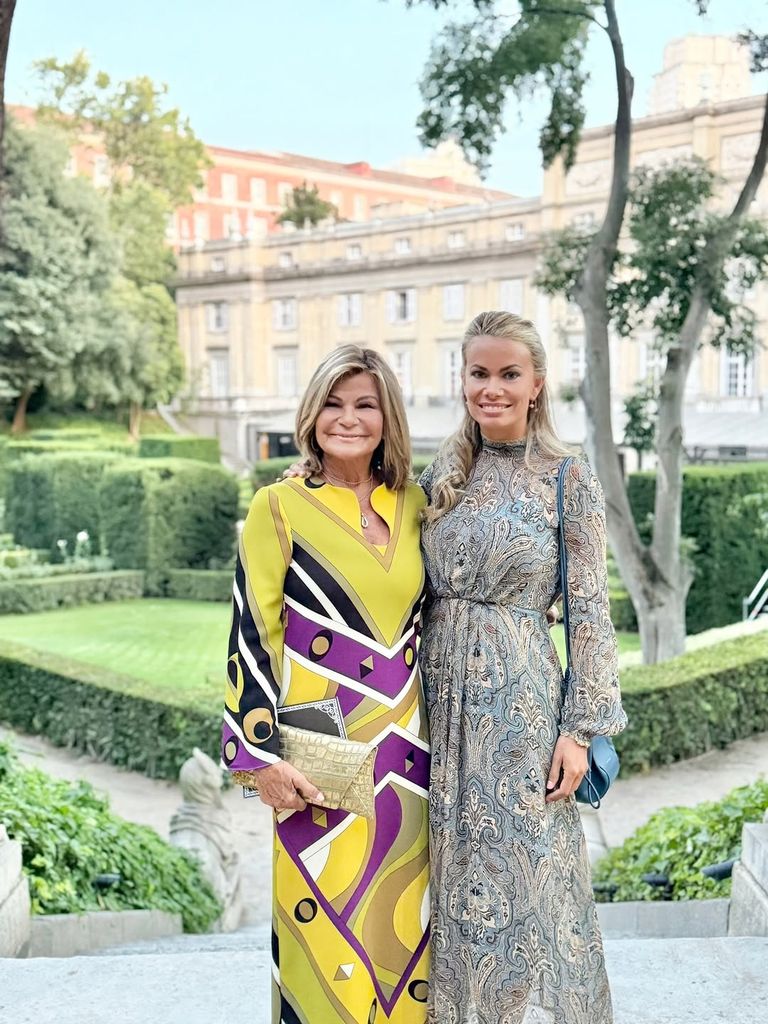 Carla con su madre, Cari Lapique 