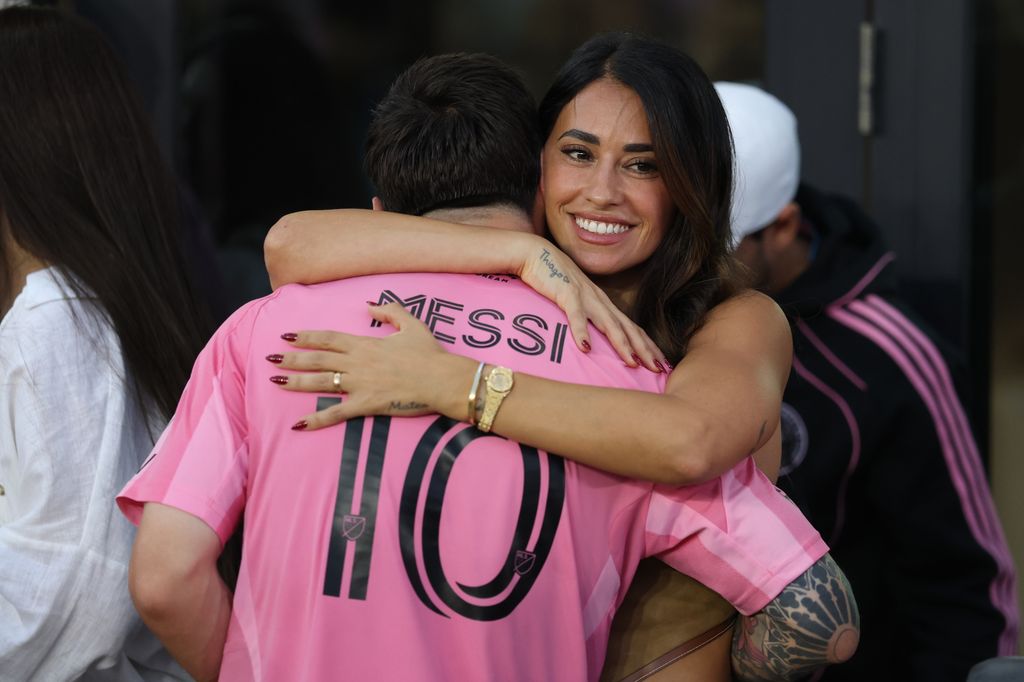 Lionel Messi y Antonella Roccuzzo celebran el triunfo