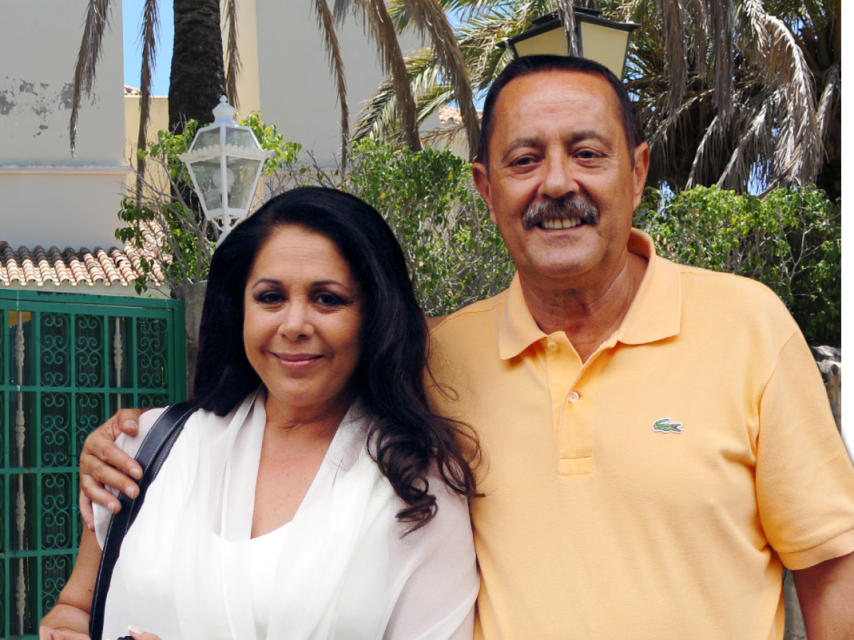 Isabel Pantoja y Julián Muñoz en un fotomontaje junto a 'Mi Gitana'.