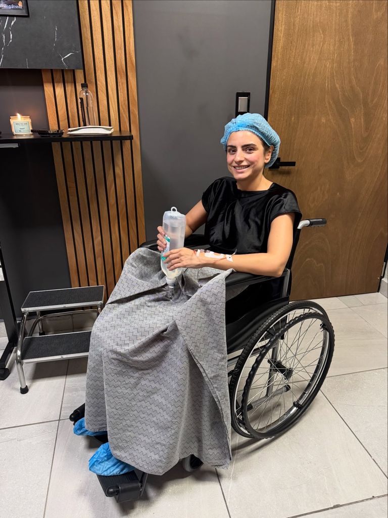 Aislinn Derbez se sometió a una cirugía recientemente.