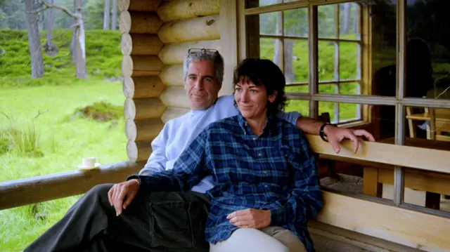 Jeffrey Epstein y Ghislaine Maxwell 