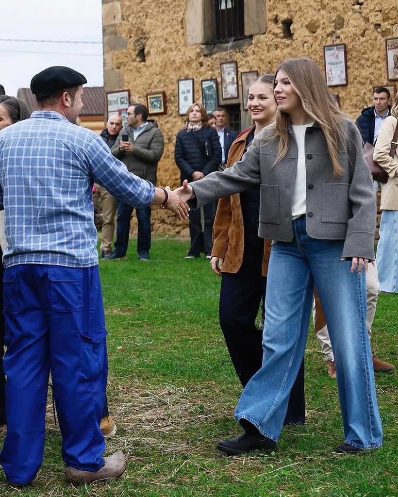 Visita al Pueblo Ejemplar 2025