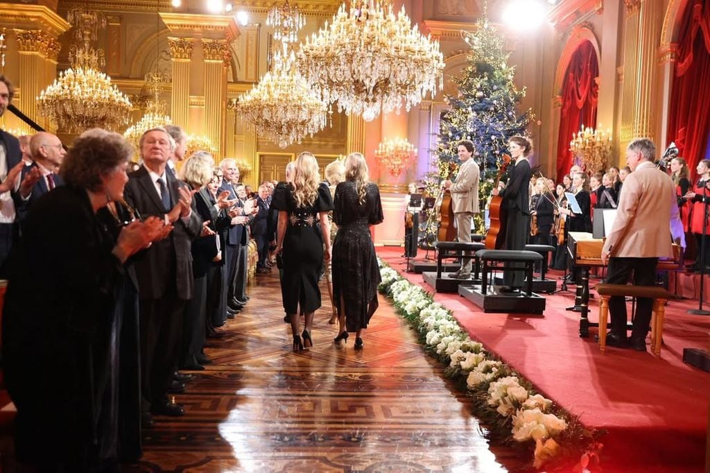El rey Felipe de Bélgica, la reina Matilde de Bélgica, la princesa Isabel de Bélgica y la princesa Leonor de Borbón recibirán a unos 550 invitados esta noche en el Palacio Real para el concierto de Navidad.