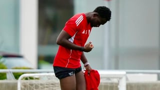 Parte médico oficial de Nianzou: la enésima lesión y el tiempo de baja estimado para el central del Sevilla FC