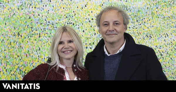 blusa con bordados húngaros y chaqueta de cóctel