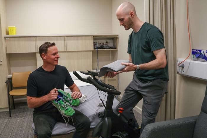 Menos de un 13% de la población mundial duerme lo necesario y da más de 8.000 pasos diarios - Servimedia