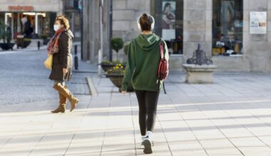 Aumenta el número de jóvenes que sienten soledad no deseada y que piden hablar «con alguien real»