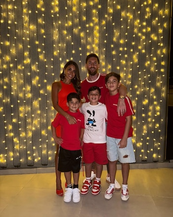 La familia Messi completa durante