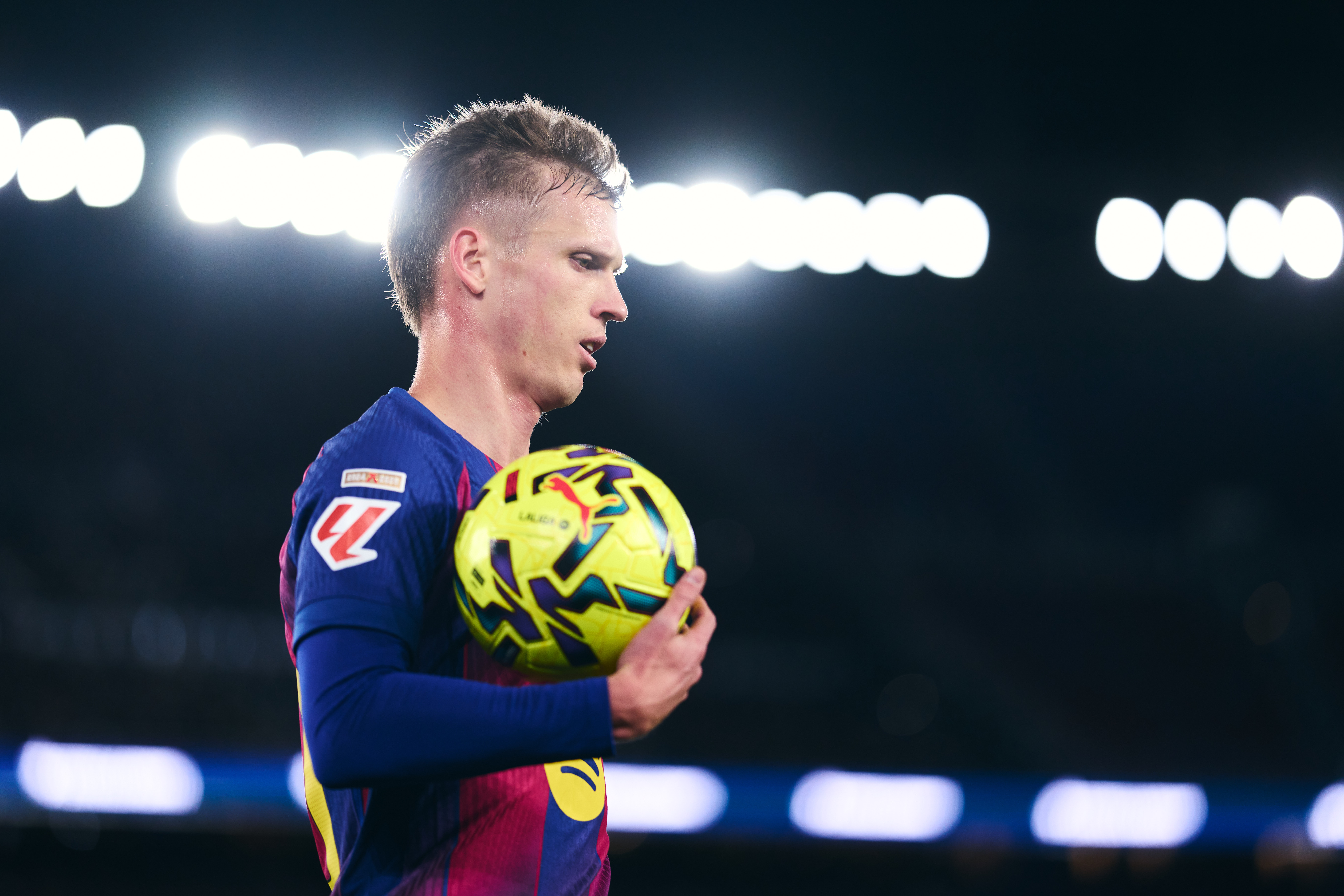 Dani Olmo, con una luxación en el hombro izquierdo