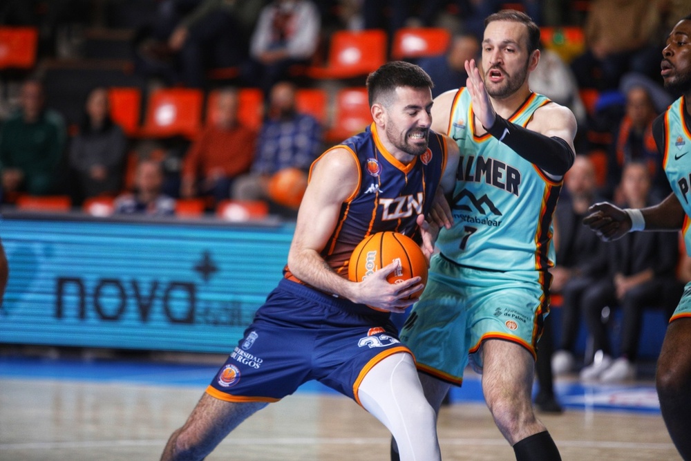 Un Tizona estelar tumba al Palmer Basket (95-59)