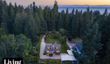 En las afueras de Vancouver, una casa en un pueblo remoto al que se llega navegando y parece de cuento