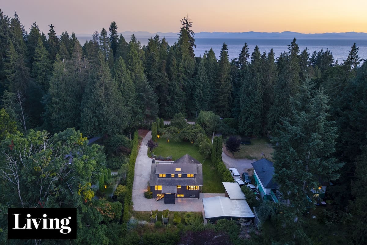 En las afueras de Vancouver, una casa en un pueblo remoto al que se llega navegando y parece de cuento