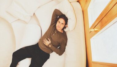 Ignasi Monreal mira el cielo de Madrid desde lo alto de la cúpula dorada de su nuevo hogar en Chamberí: “En esta casa nada es práctico ni cómodo”