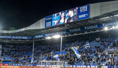 «Abonados, no clientes». La protesta de un Mendizorroza con 9.825 espectadores