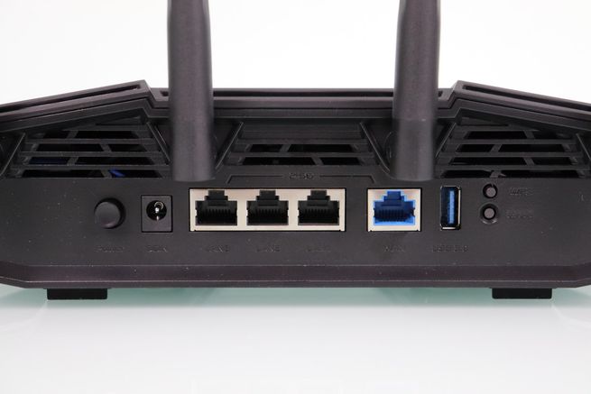 Los puertos 2.5G Multigigabit para LAN y WAN son el principal punto fuerte del router ASUS TUF-BE9400.