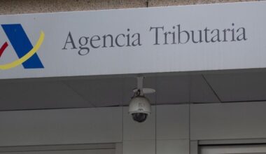 El Gobierno aplaza 'in extremis' la obligación de que millones de empresas y autónomos compartan las facturas con Hacienda