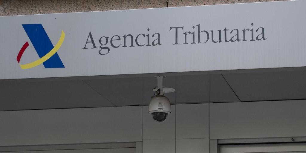 El Gobierno aplaza 'in extremis' la obligación de que millones de empresas y autónomos compartan las facturas con Hacienda