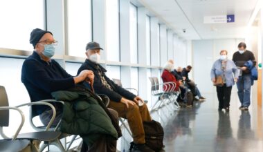 Vacunas para toda la población, más ventas de mascarillas y preocupación con los niños: la 'supergripe', a las puertas de Navidad | Sociedad