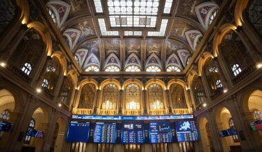 El IBEX 35 cierra plano ajeno al cambio de ciclo político