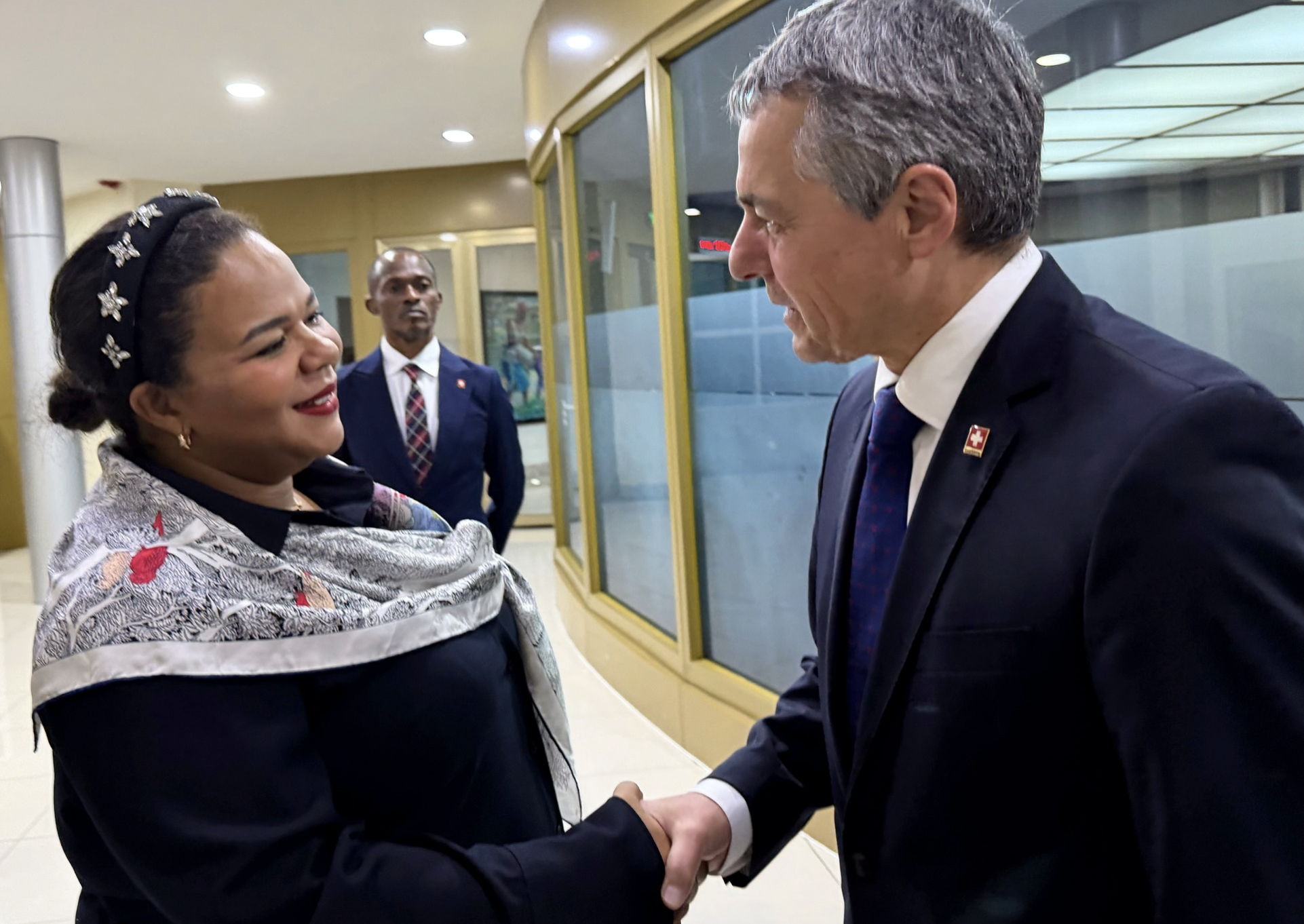 El Ministro suizo de Asuntos Exteriores, Ignazio Cassis, con la Ministra de Asuntos Exteriores de la RDC, Thérèse Wagner