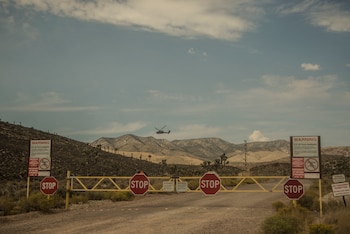 En la entrada del Área