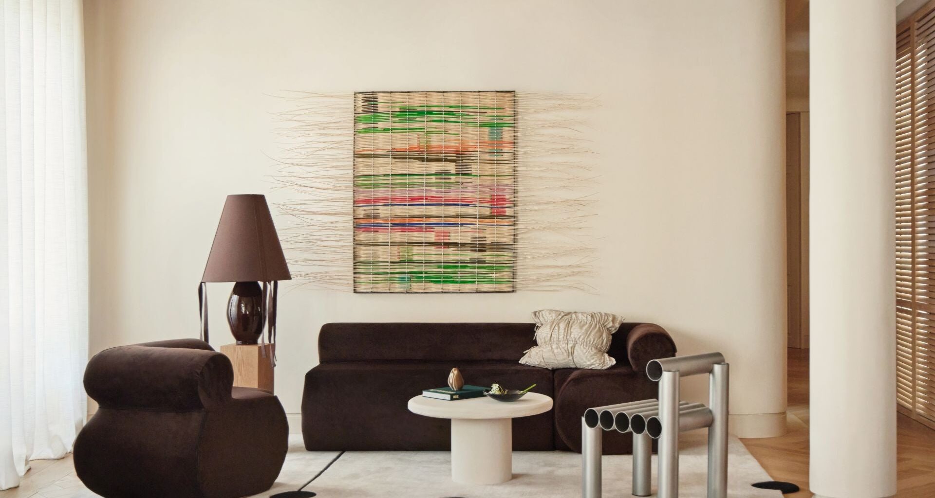 La espectacular reforma con piezas de autor de una casa de 300 m2 en un antiguo cuartel de Valencia