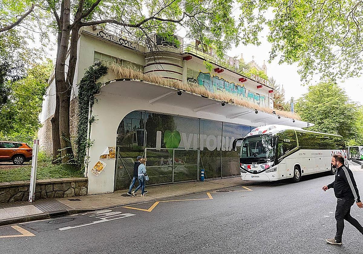 La antigua gasolinera Goya de Vitoria ya conoce los tres proyectos que rediseñarán su interior