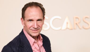 Ralph Fiennes impacta con su transformación total para “28 Años Después: El Templo de los Huesos”