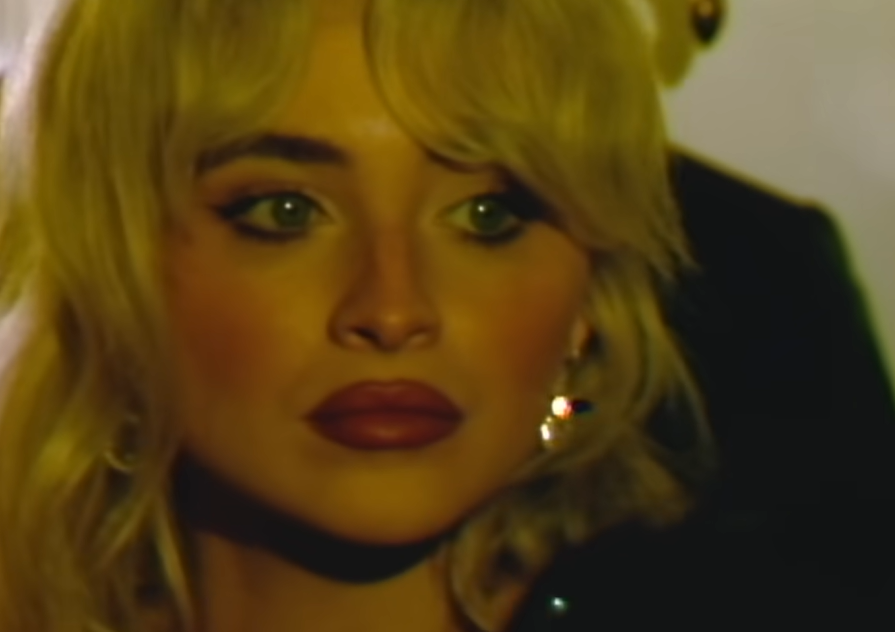 Sabrina Carpenter se ríe por no llorar en 'Such A Funny Way' – jenesaispop.com