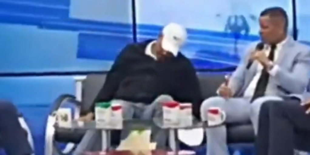 Muere un hombre tras sufrir un infarto en pleno directo mientras le hacían una entrevista en la televisión