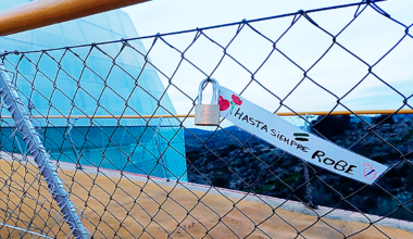 Largas colas para rendir homenaje a Roberto Iniesta en Plasencia