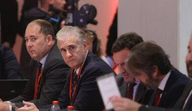 El Sevilla presupuesta 10 millones en ventas antes del 30 de junio y busca, además, un delantero