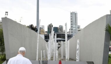 El Papa reza en el epicentro de la explosión de Beirut para pedir cuentas a los responsables