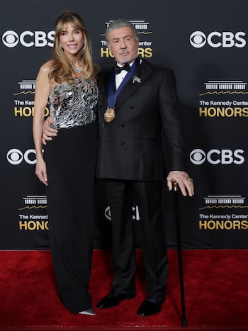 Acompañado por Jennifer Flavin, su