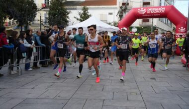 Alrededor de 800 personas participan en la décimo cuarta edición de la Carrera Solidaria de Navidad