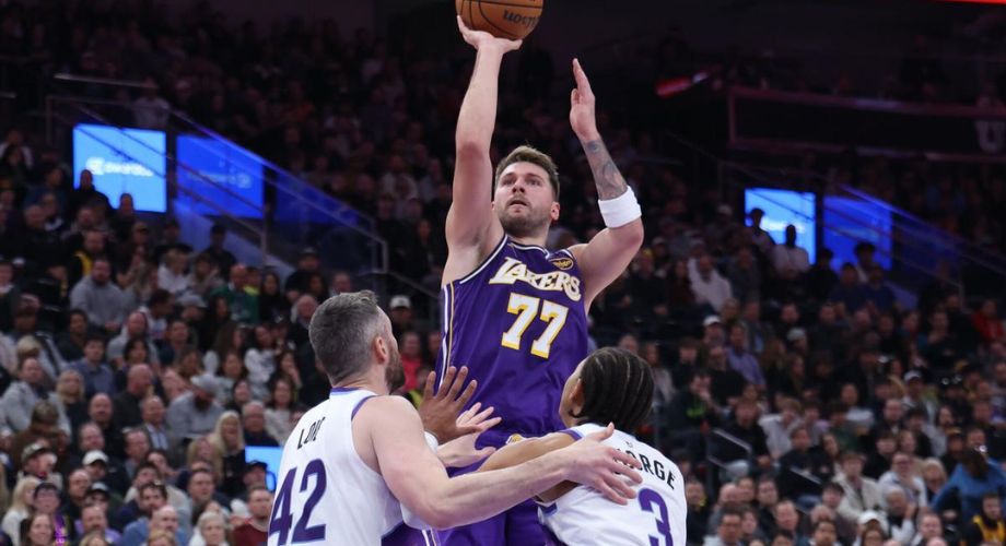 Luka Doncic iguala un registro único en la NBA con un triple-doble ante Utah Jazz