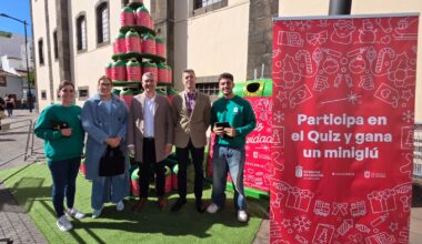 Un árbol de Navidad sostenible invita a vecinos y comercios de La Laguna a reciclar vidrio estas fiestas