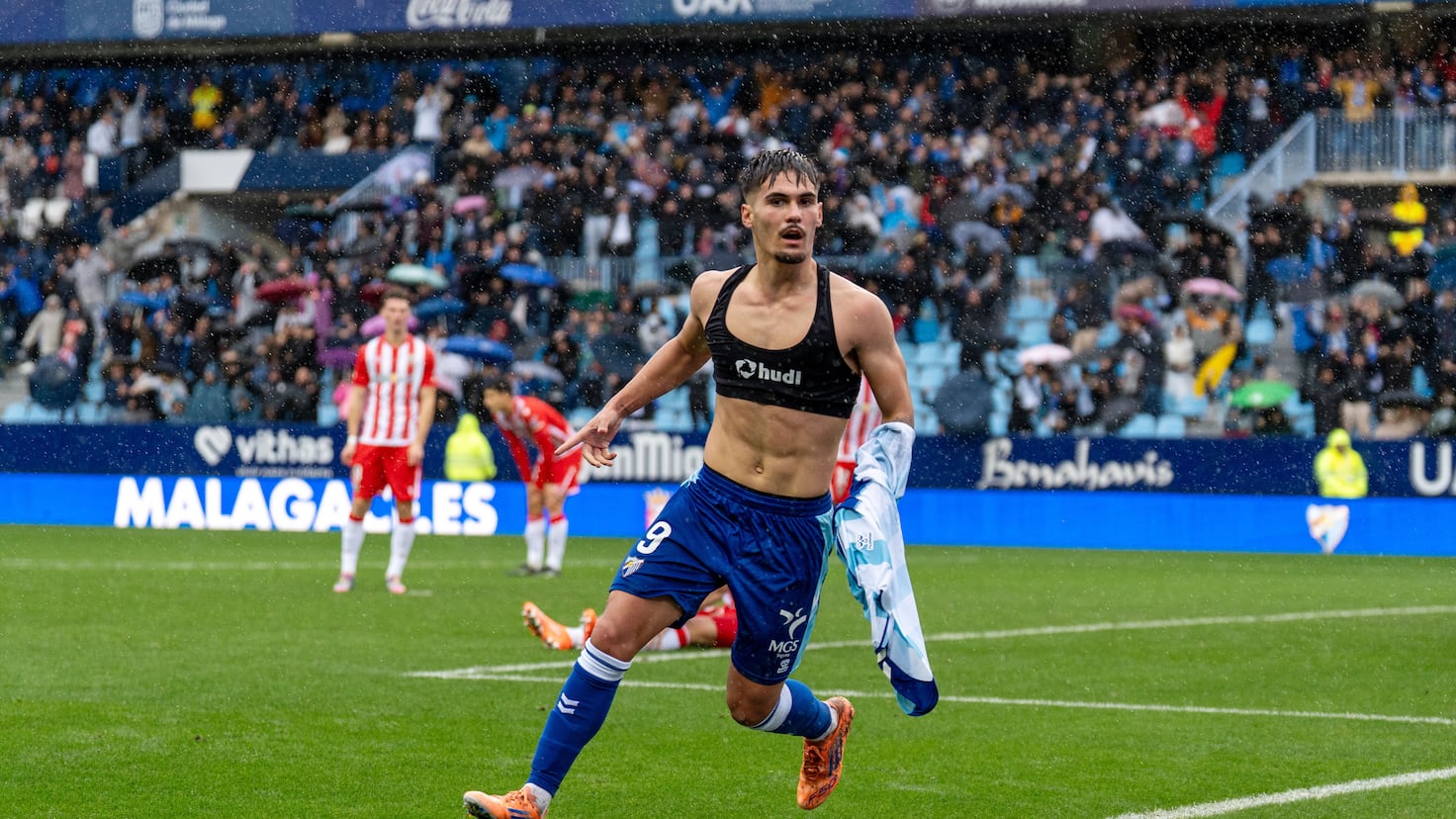El Málaga sonríe y el Almería vuelve a fallar