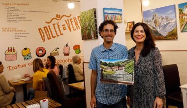 Una cafetería del centro de Gijón convertida en pinacoteca