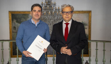 La Diputación y el Ayuntamiento de Pedro Abad firman un convenio para la remodelación del parque de la Barriada Pablo Iglesias