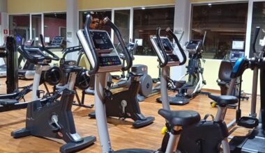 Burriana instala la nueva maquinaria de la sala fitness de la Piscina Municipal Daniel Vidal Fuster para ofrecer un equipamiento más moderno y funcional