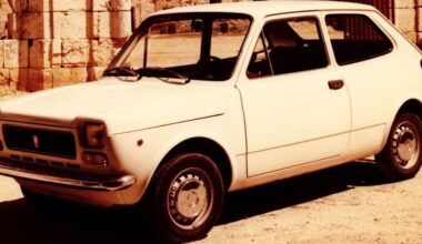 SEAT 127, el coche más vendido el año en que se estrenó Tiburón…, y pasaron otras «cosas»