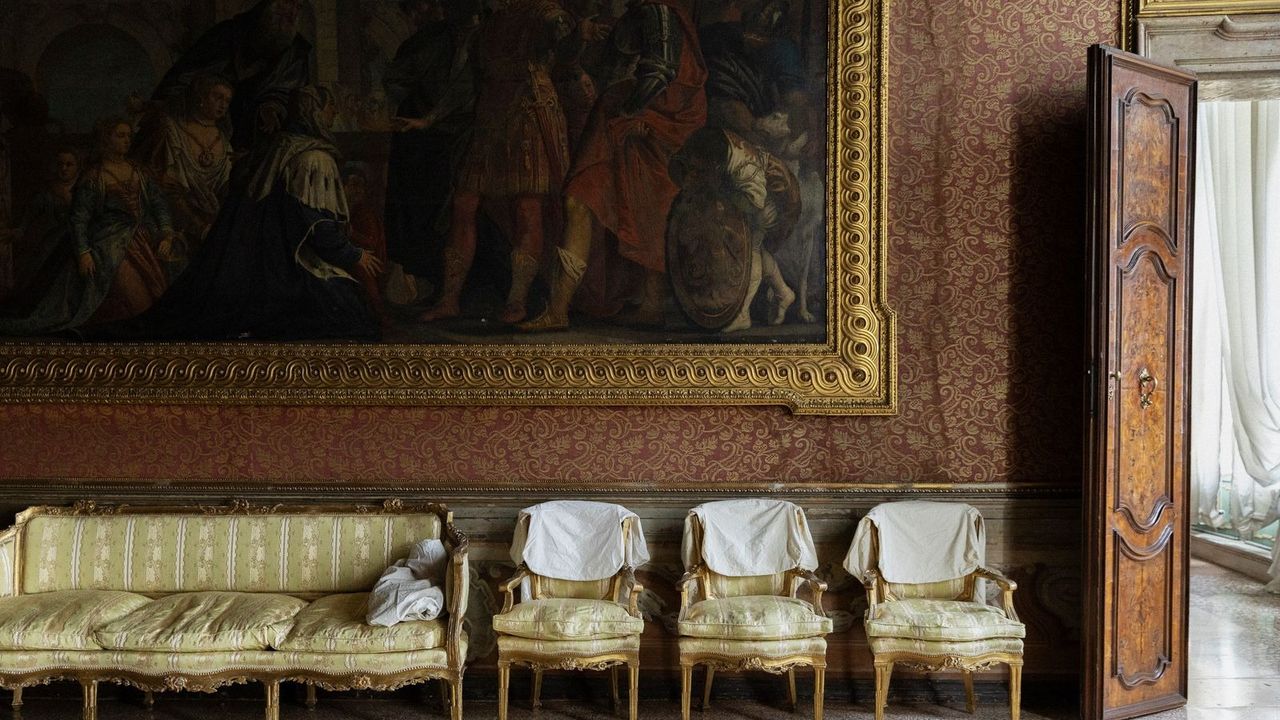 Dries Van Noten estrena fundación en Venecia y nos lo cuenta en exclusiva: “Nuestro objetivo no es salvar la artesanía por nuestra cuenta, sino contribuir a cambiar una mentalidad”