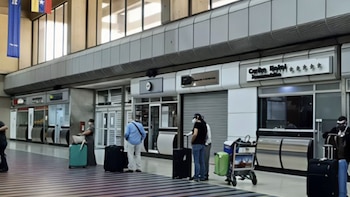 Los pasajeros buscan opciones ante