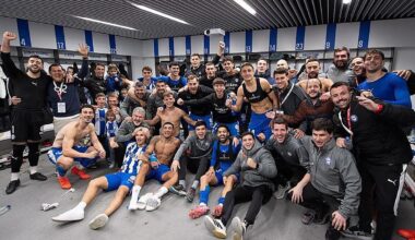 El vestuario del Alavés toma un «soplo de aire fresco» cuando la presión apretaba